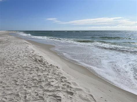 can you swim in gulf shores in march: Exploring the Feasibility and Enjoyment of March Swimming in Gulf Shores